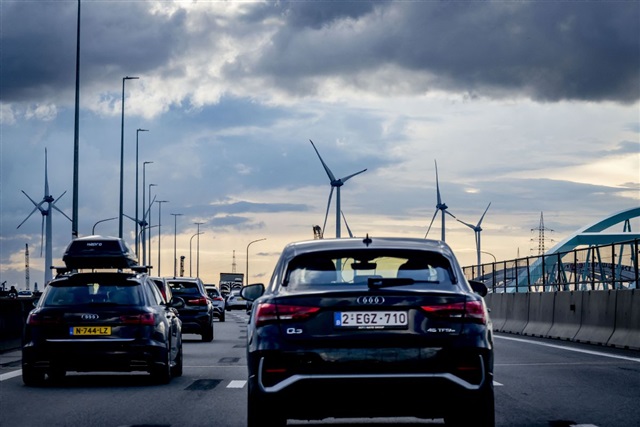 Automakers brace for AI memory chip price hikes Automakers brace for AI memory chip price hikes