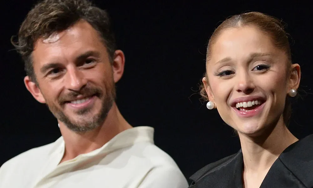 Ariana Grande and Jonathan Bailey’s ‘Sunday in the Park With George’ Revival Postpones Ticket Sales Ariana Grande and Jonathan Bailey’s ‘Sunday in the Park With George’ Revival Postpones Ticket Sales
