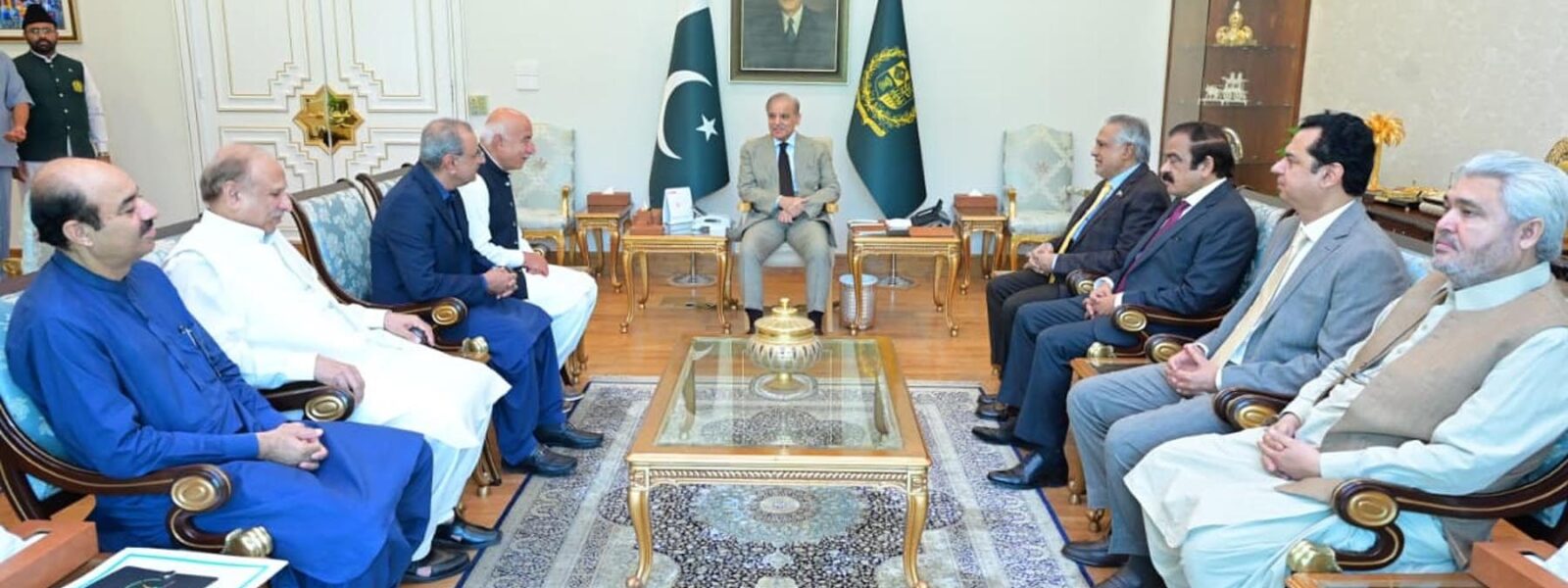 PM Shehbaz Meets Former Balochistan Chief Minister Abdul Malik