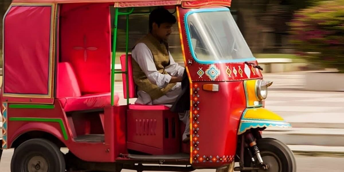 Karachi Traffic Police Introduce New Rickshaw Regulations