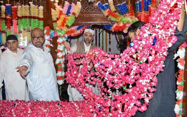 Shrine Caretaker Lays Wreath to Mark Urs Celebrations Shrine Caretaker Lays Wreath to Mark Urs Celebrations
