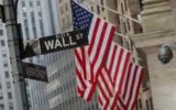 US Stocks Face Turbulent Week Amid Earnings Reports and Iran Tensions