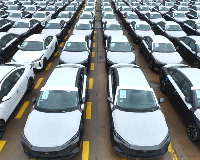 China’s Economy Grows at Lowest Rate Since 1990s China’s Economy Grows at Lowest Rate Since 1990s