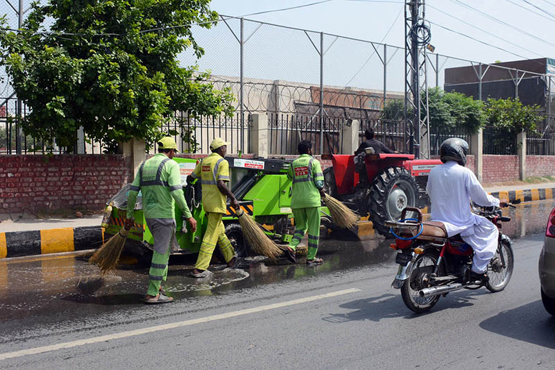 Sanitation workers clean LMQ Road under Saaf Suthra Punjab campaign Sanitation workers clean LMQ Road under Saaf Suthra Punjab campaign