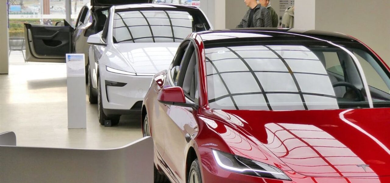 US electric vehicle market stabilizes post-tax credit expiry US electric vehicle market stabilizes post-tax credit expiry