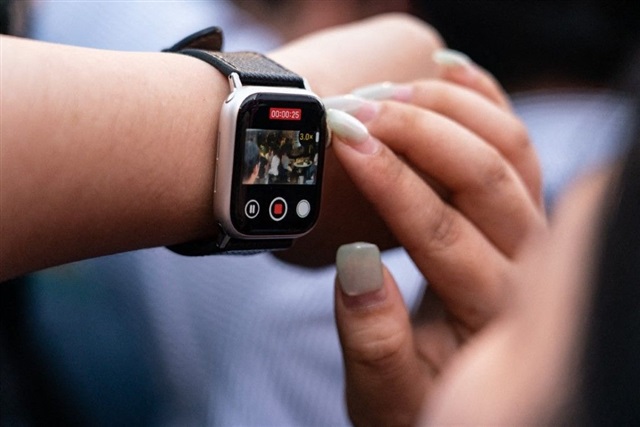 Apple drives 70% surge in smartwatch sales