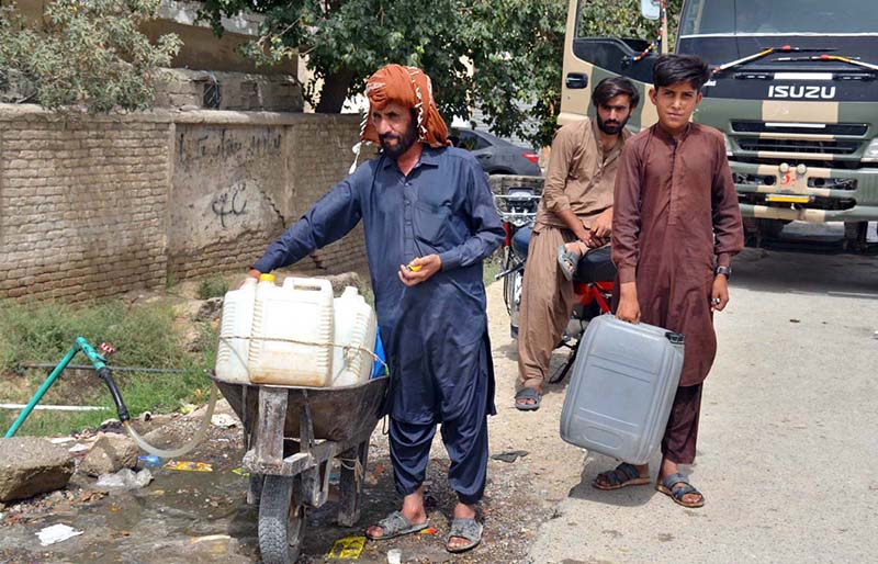 Residents of Sabzal Road transport water in handcarts Residents of Sabzal Road transport water in handcarts