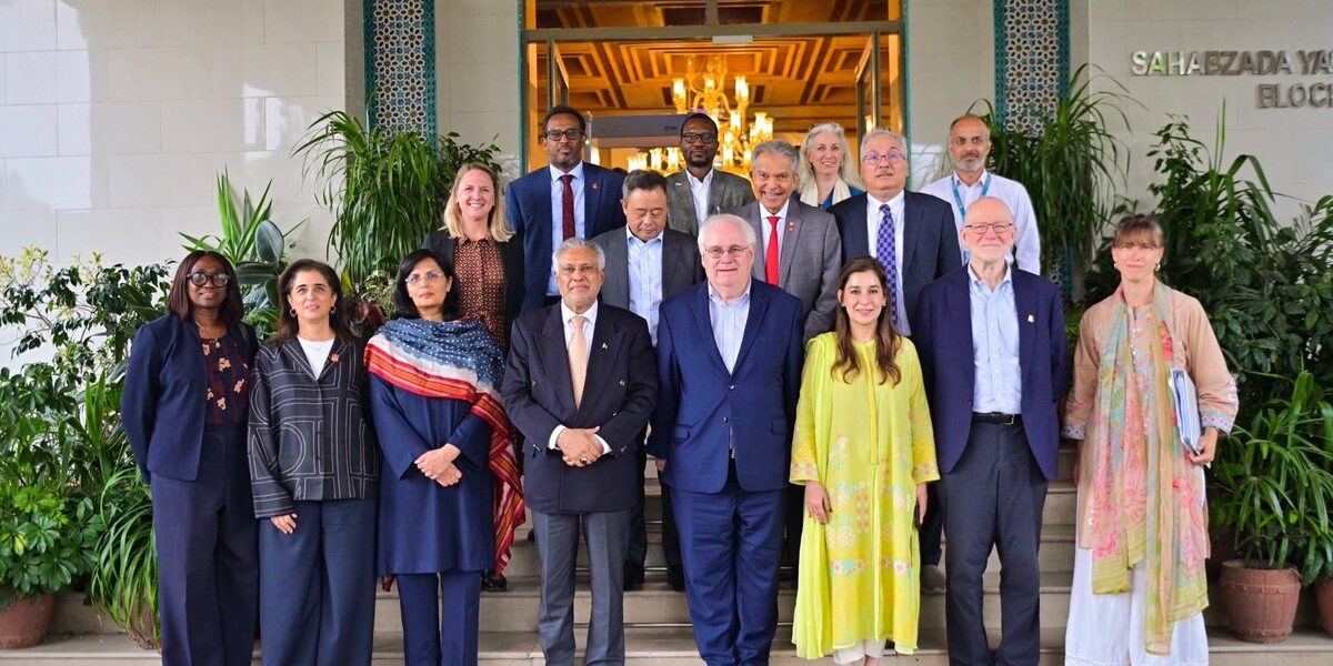Polio Oversight Board Delegation Meets Deputy Prime Minister in Pakistan Polio Oversight Board Delegation Meets Deputy Prime Minister in Pakistan