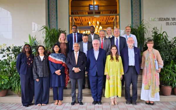 Polio Oversight Board Delegation Meets Deputy Prime Minister in Pakistan Polio Oversight Board Delegation Meets Deputy Prime Minister in Pakistan