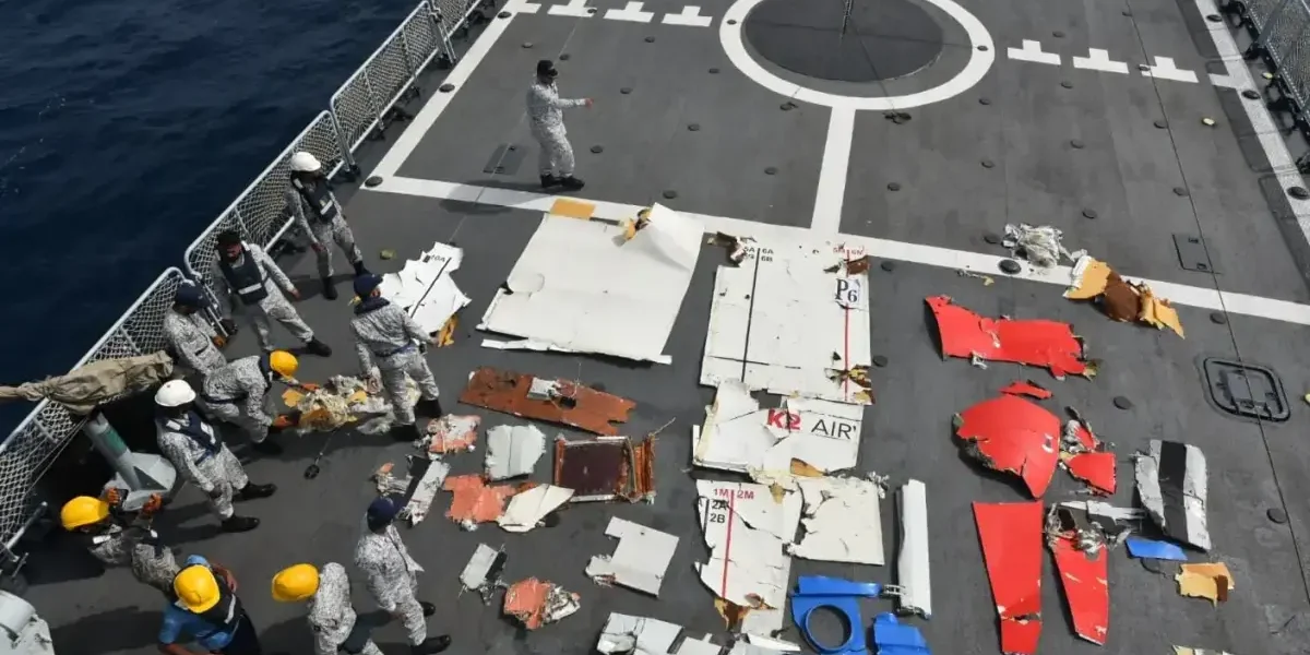 K2 Airways Flight 1732 Plunges into Sea After Navigation System Failure K2 Airways Flight 1732 Plunges into Sea After Navigation System Failure