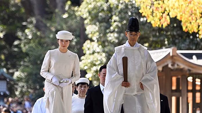 Japan modifies imperial succession rules, retains ban on female emperors Japan modifies imperial succession rules, retains ban on female emperors