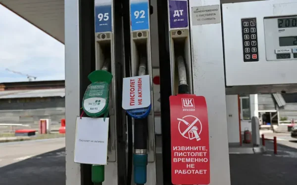 Russian Drivers Face Unprecedented Fuel Shortages