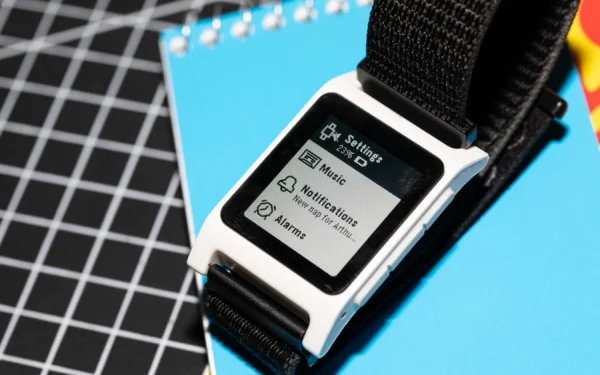 Pebble founder stresses trust over warranty for new smartwatches Pebble founder stresses trust over warranty for new smartwatches