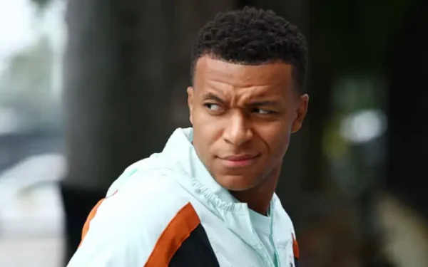 Mbappe overtakes Messi to become World Cup's all-time top scorer Mbappe overtakes Messi to become World Cup's all-time top scorer