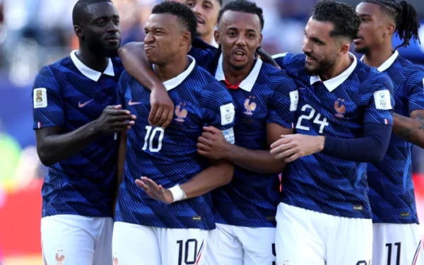 French national team uses deportation planes for World Cup travel