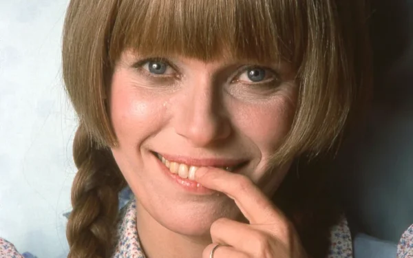 Actress Louise Lasser, Star of Cult Sitcom Mary Hartman, Dies at 87
