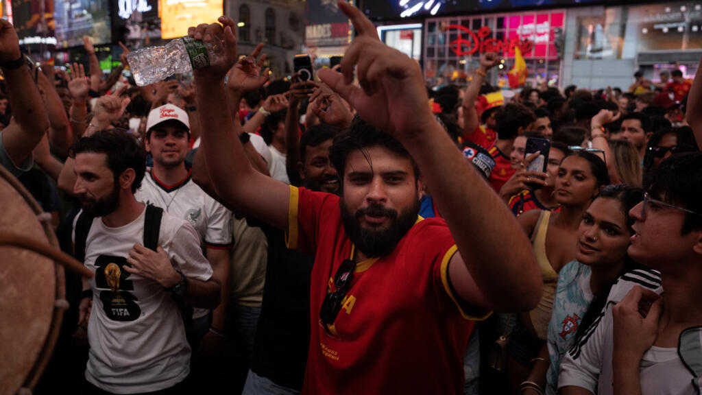 Spanish fans celebrate World Cup victory in New York Spanish fans celebrate World Cup victory in New York