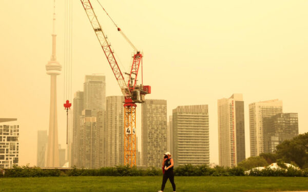 Canadian wildfire smoke degrades Toronto air quality Canadian wildfire smoke degrades Toronto air quality