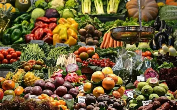 Fuel price hikes and monsoon rains drive up vegetable, fruit prices Fuel price hikes and monsoon rains drive up vegetable, fruit prices