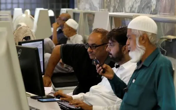 PSX sees sharp decline as selling resumes