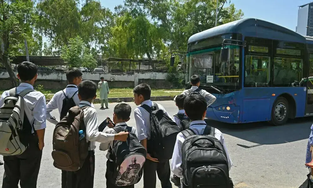 Sindh schools switch to five-day week Sindh schools switch to five-day week