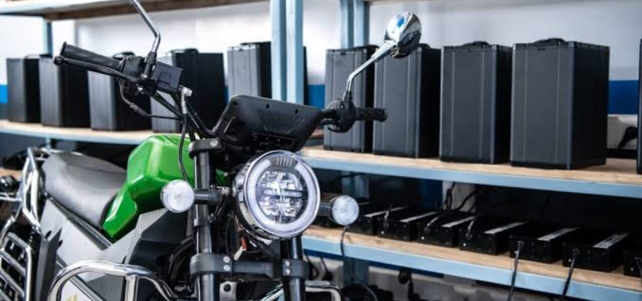 Punjab Launches First E-Bike Battery Swapping Station in Faisalabad