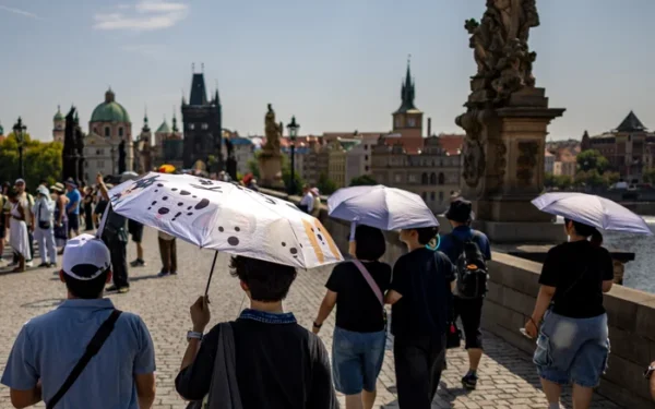 Extreme heat hits central and eastern Europe, breaking temperature records Extreme heat hits central and eastern Europe, breaking temperature records