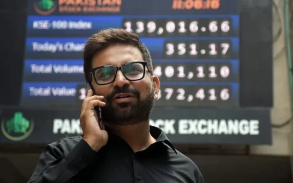 PSX rises on delayed US strikes, falling oil prices