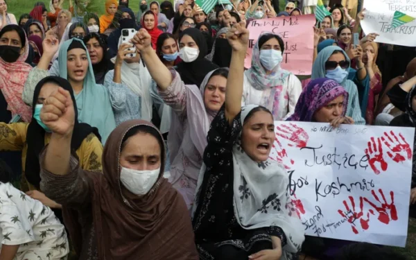Pakistani authorities restrict international media reporting