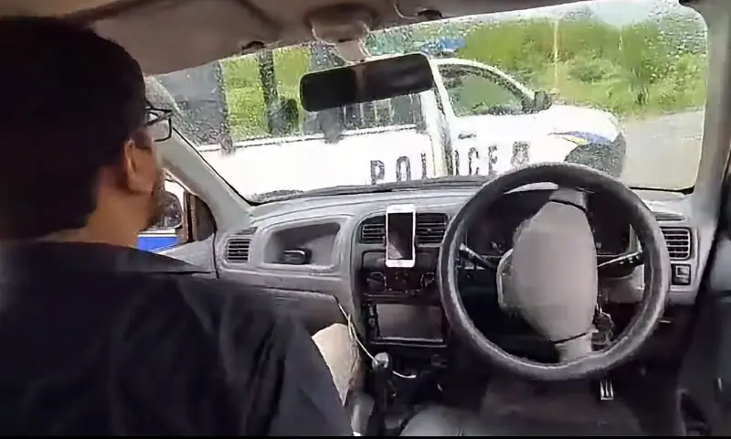 Remote-controlled car crashes into police van due to technical fault Remote-controlled car crashes into police van due to technical fault