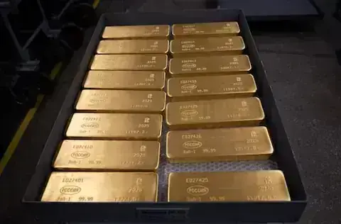 Gold prices surge by Rs10,000 per tola in Pakistan Gold prices surge by Rs10,000 per tola in Pakistan