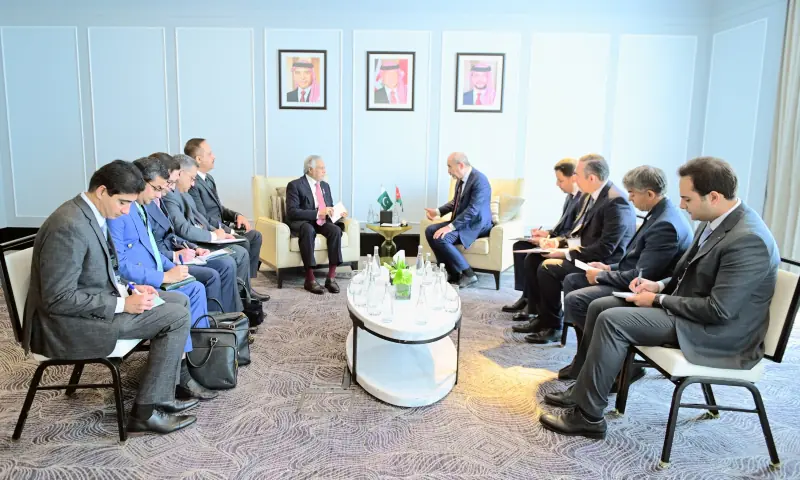 Pakistan’s Foreign Minister Discusses West Bank Situation with Jordan