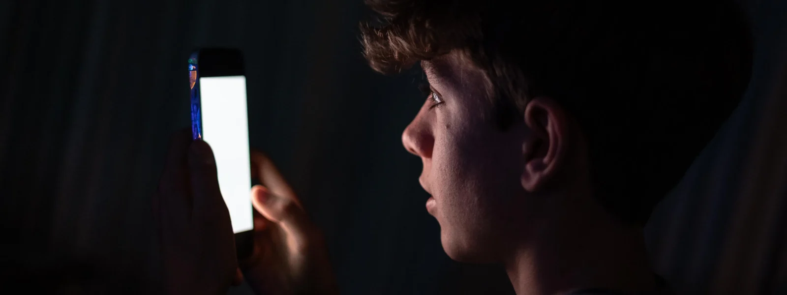 YouTuber Hank Green Steps Back from Production Amid AI Criticism YouTuber Hank Green Steps Back from Production Amid AI Criticism