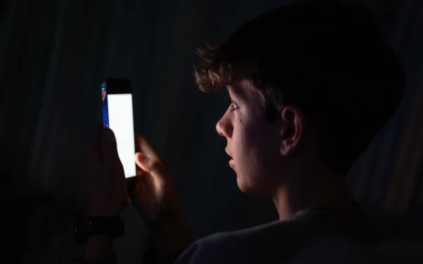 YouTuber Hank Green Steps Back from Production Amid AI Criticism YouTuber Hank Green Steps Back from Production Amid AI Criticism