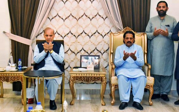 Prime Minister visits family of late Deputy Speaker to offer condolences