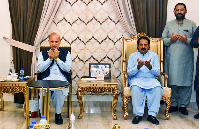 Prime Minister visits family of late Deputy Speaker to offer condolences