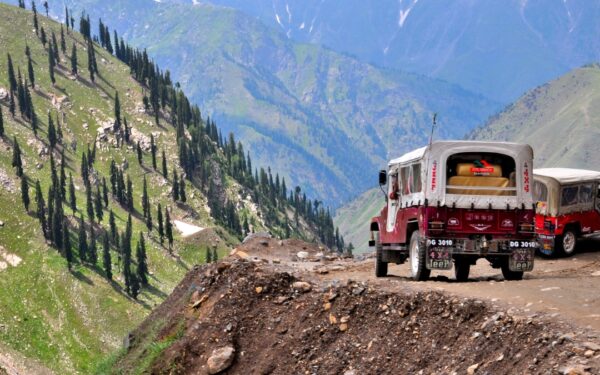 Mansehra Administration Orders Urgent Road Repair for Saiful Muluk Mansehra Administration Orders Urgent Road Repair for Saiful Muluk