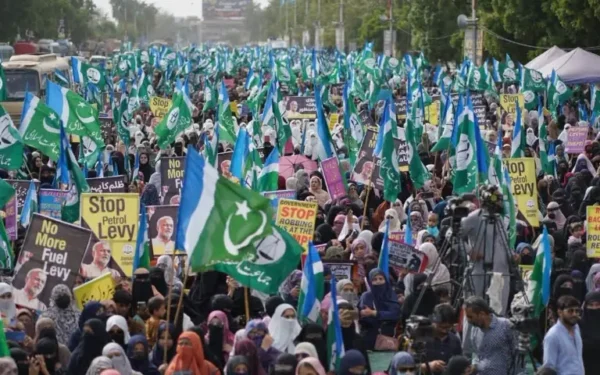 Jamaat-i-Islami announces nationwide sit-ins against petroleum levy Jamaat-i-Islami announces nationwide sit-ins against petroleum levy
