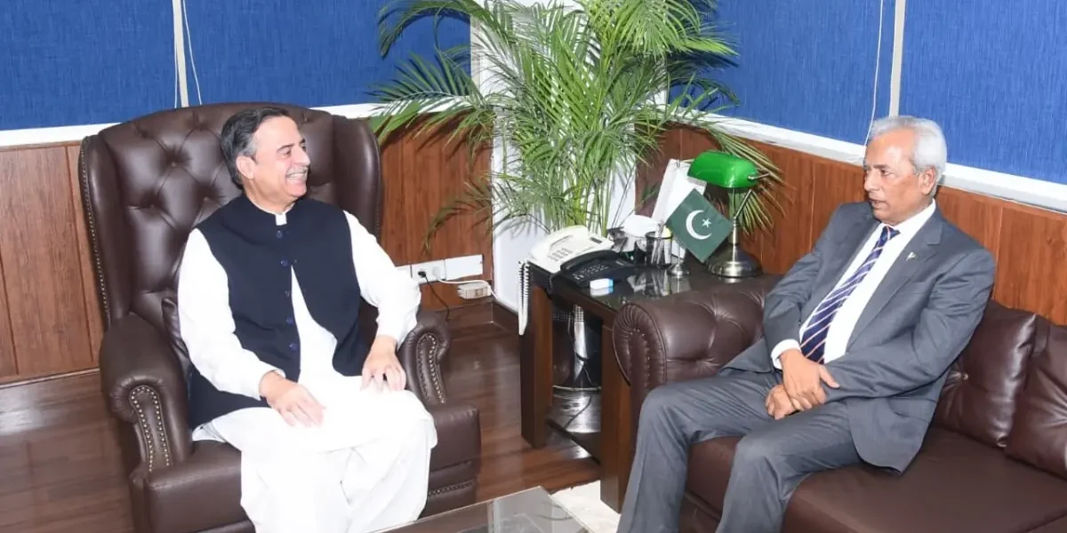 Federal and Sindh Governments Agree on Joint Efforts to Tackle Marine Pollution