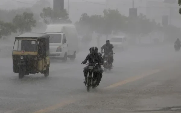 Rain and Thunder Expected in Karachi