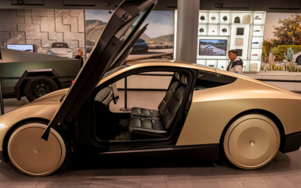 Tesla’s Driverless Cabs Deployed Amid Safety Investigation Tesla’s Driverless Cabs Deployed Amid Safety Investigation