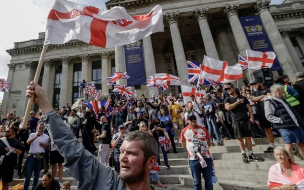 Far-right protests continue in Portsmouth against immigration Far-right protests continue in Portsmouth against immigration