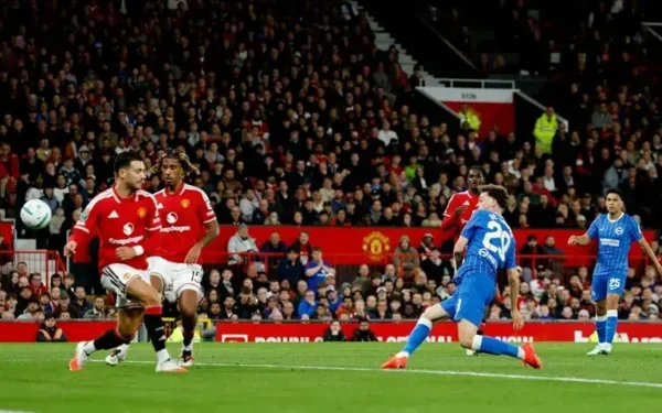 Carrick faces pressure as United seek revival Carrick faces pressure as United seek revival