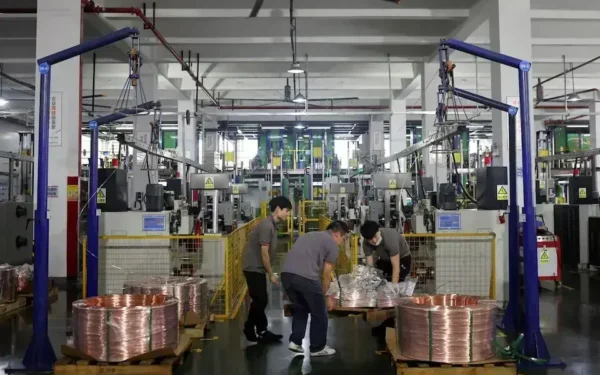 China’s Factory Activity Expands Amid AI Boom