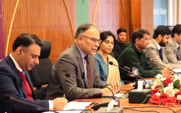 Pakistan’s Economy Needs 0 Billion in Exports by 2035: Iqbal