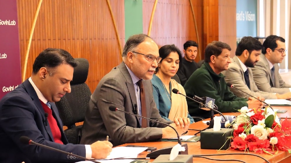 Pakistan’s Economy Needs 0 Billion in Exports by 2035: Iqbal Pakistan’s Economy Needs 0 Billion in Exports by 2035: Iqbal