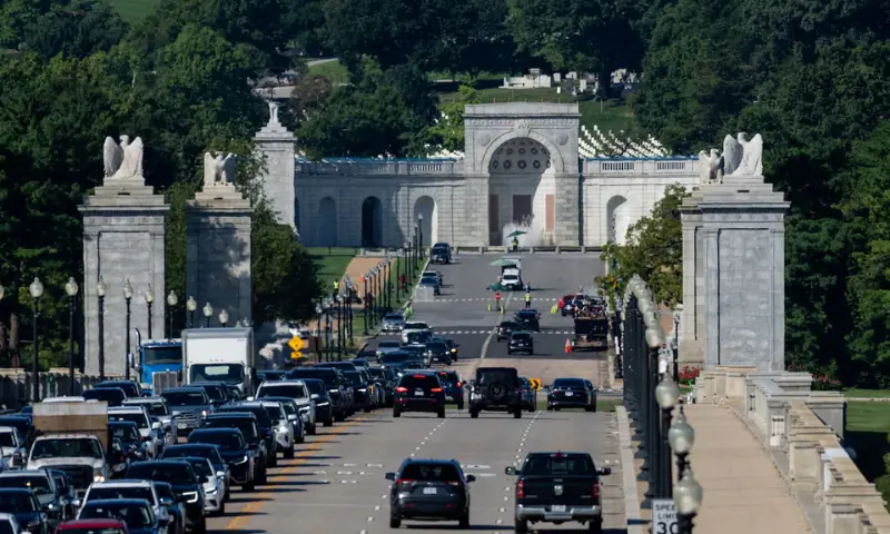 Trump plans military complex at Washington arch Trump plans military complex at Washington arch