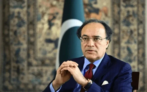 Aurangzeb Emphasizes Economic Reforms, Digital Economy to Boost Investor Confidence Aurangzeb Emphasizes Economic Reforms, Digital Economy to Boost Investor Confidence