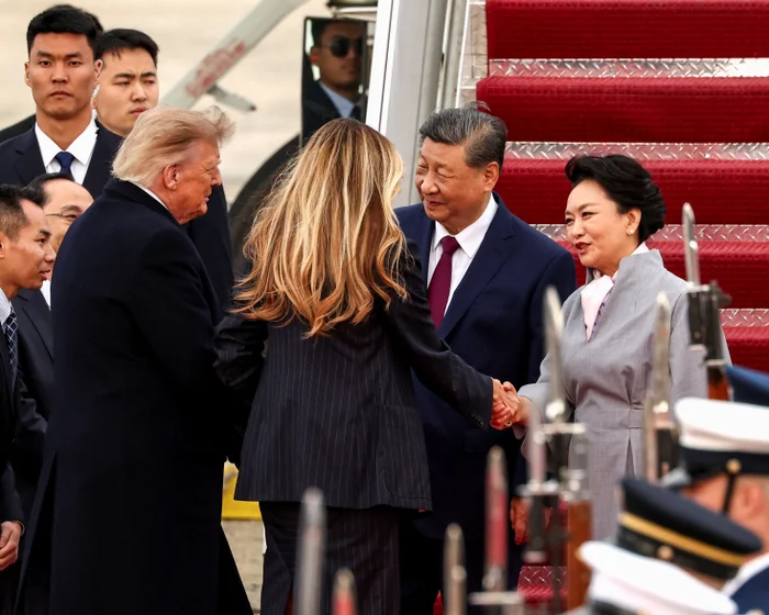 Trump greets Xi Jinping in rare White House arrival Trump greets Xi Jinping in rare White House arrival