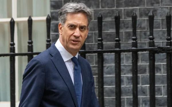 Miliband Defends Sanctions on Israeli Settlements